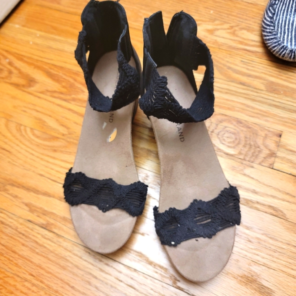 New comfortable shoe w lace detailing
